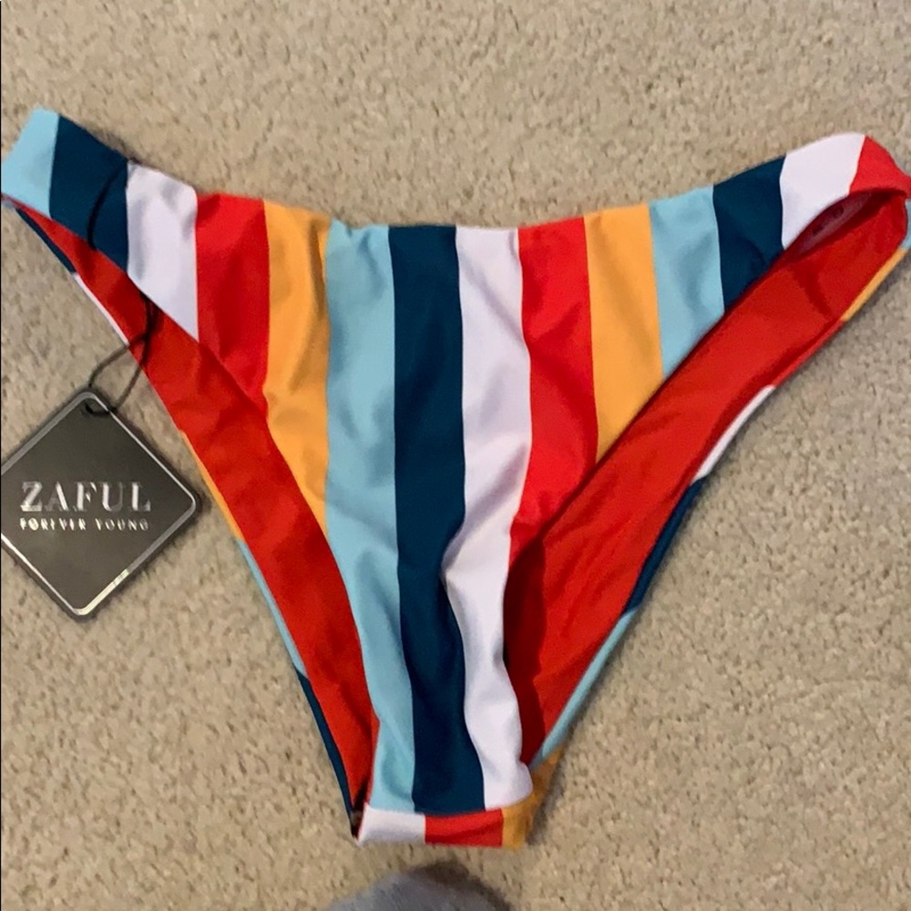 Bikini Set - Picture 3 of 4